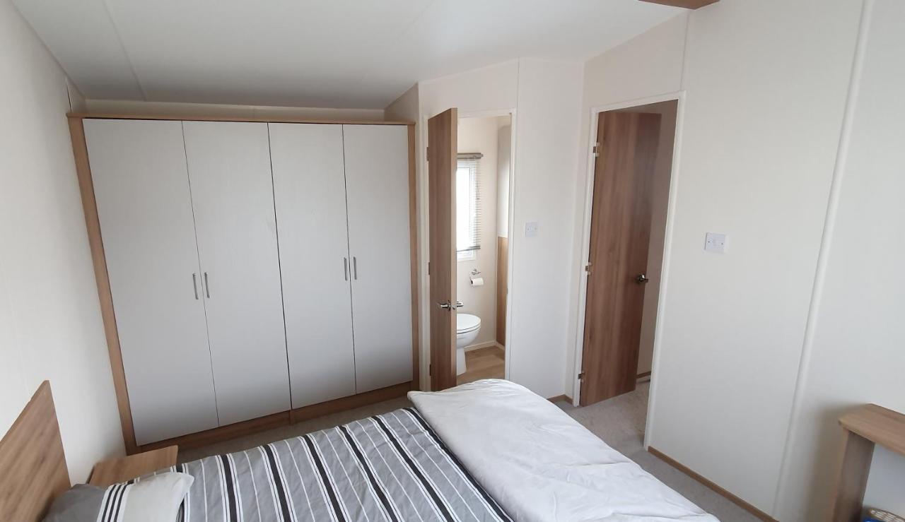 The Burrows Holiday Caravan, Seal Bay Selsey Exterior photo