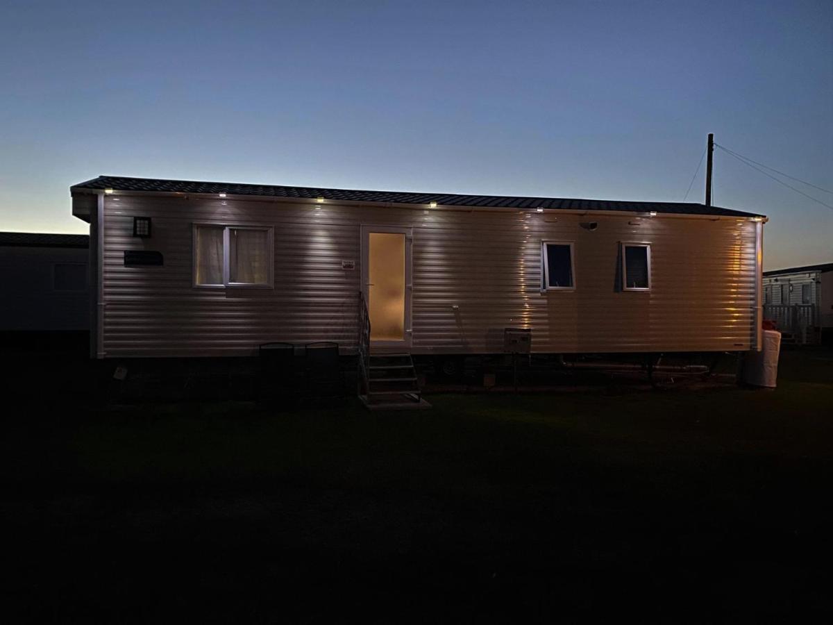 The Burrows Holiday Caravan, Seal Bay Selsey Exterior photo