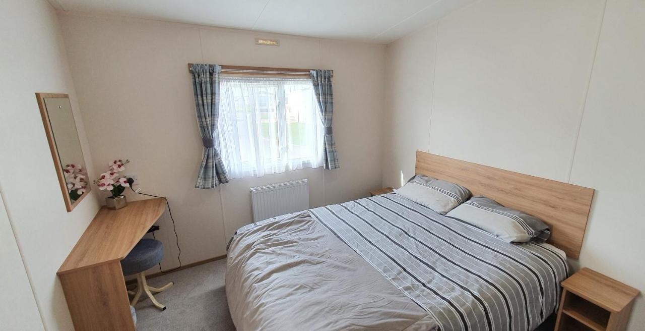 The Burrows Holiday Caravan, Seal Bay Selsey Exterior photo